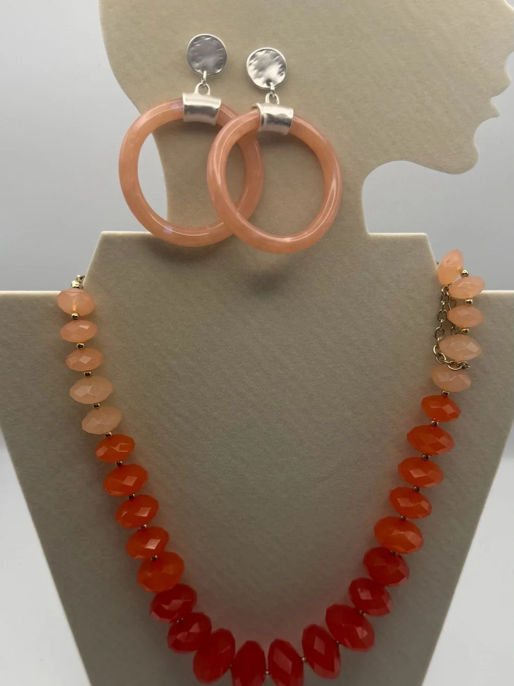 Ombre Orange Tone Beaded Necklace with Marching  Hoop Earrings